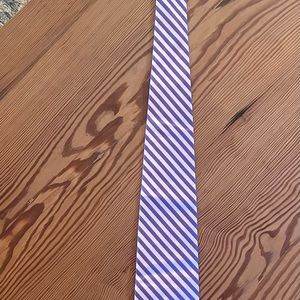 NWOT Roosters 100% silk purple and white diagonal striped men’s tie
